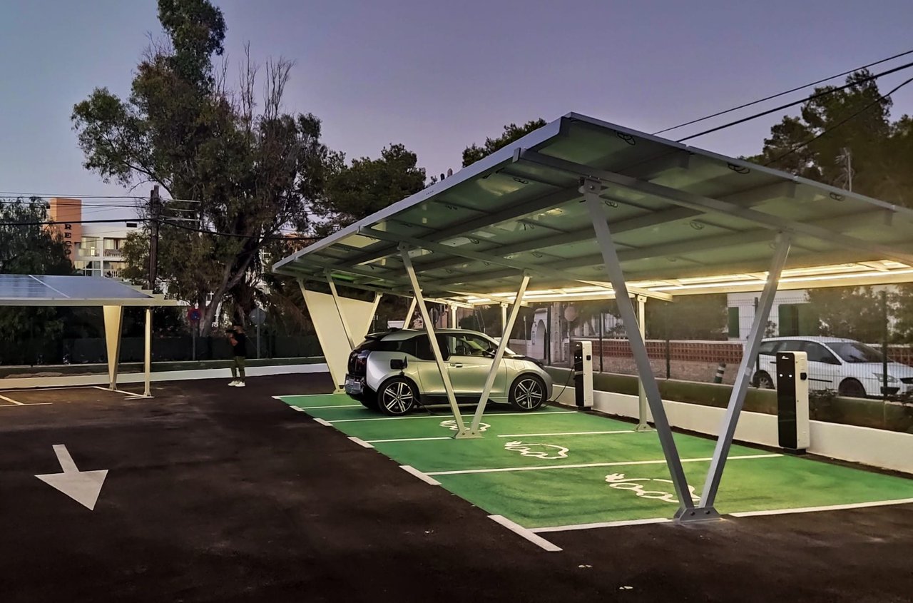 Estructura parking solar para un coche o pérgola, 10 paneles hasta 2,25x1,14m, impermeable